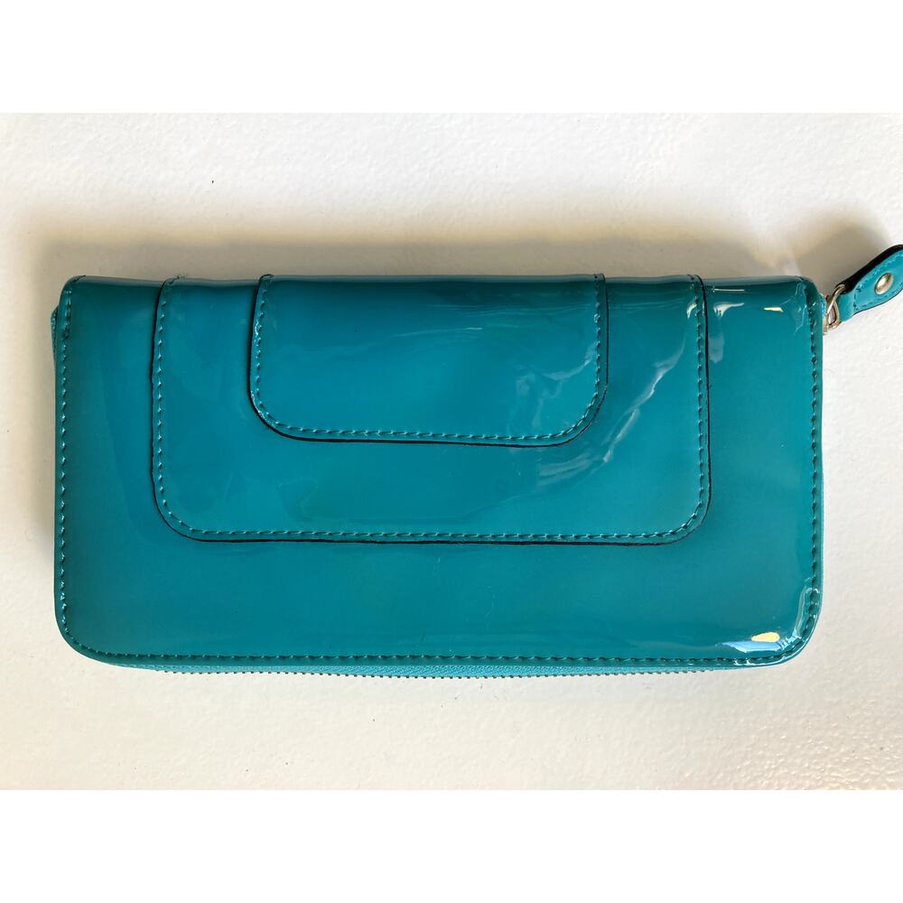 Teal mod patent leather clutch